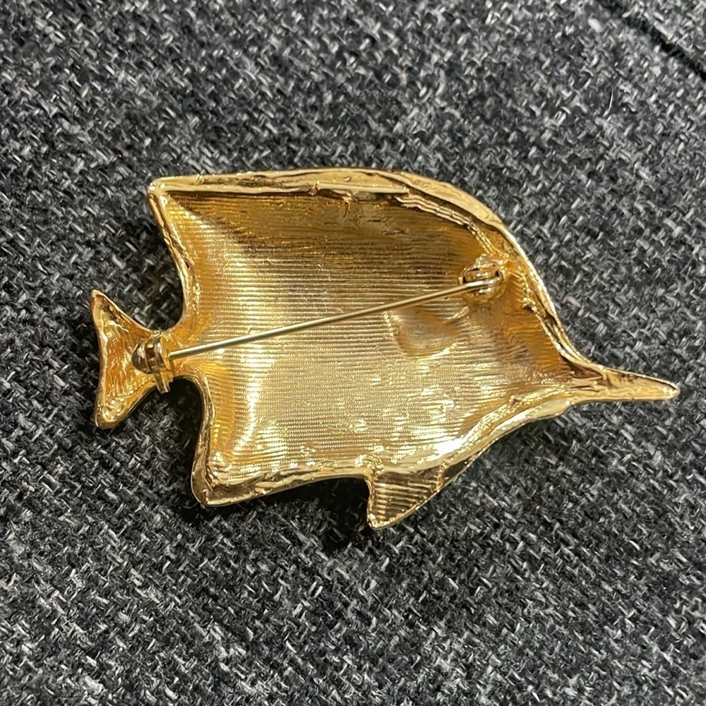 Vintage Enamel and Rhinestone Fish Brooch with Gold Accents - Picture 4 of 8